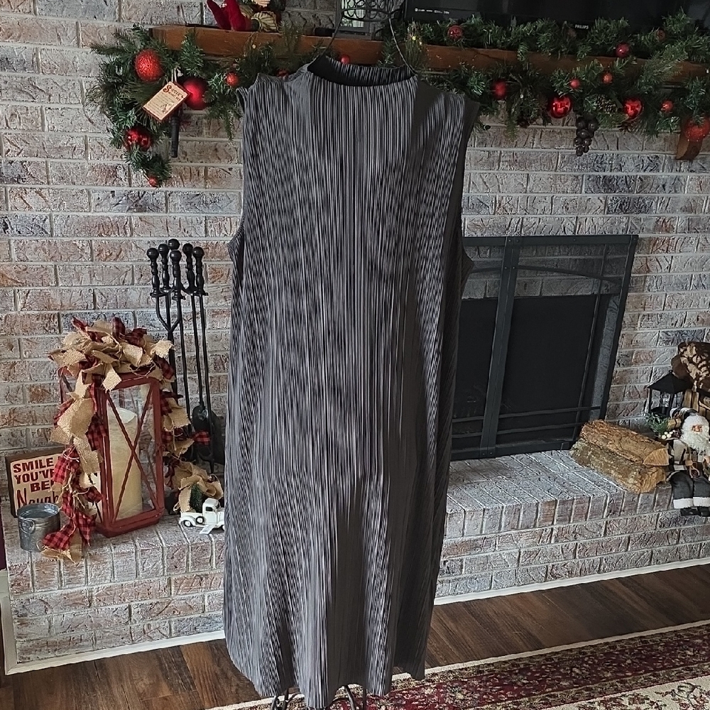 Ava & Viv Grey Pleated Maxi Dress